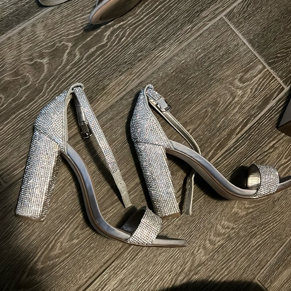 Steve Madden rhinestone ankle strap chunky sandal heel size 7